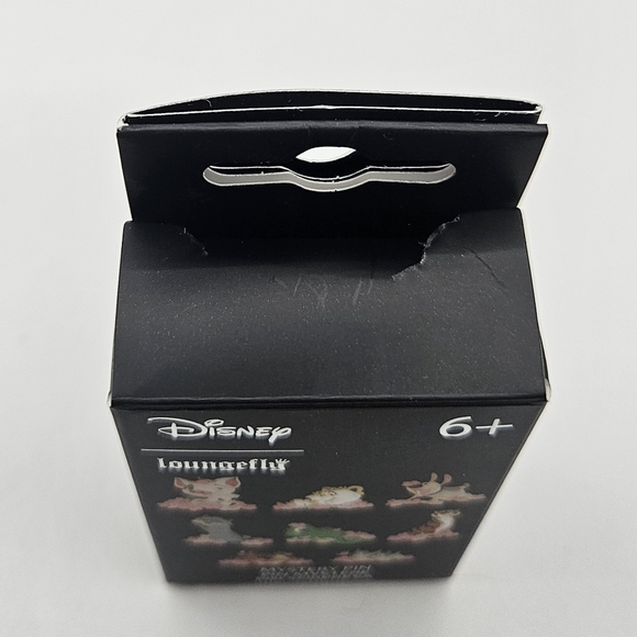 Loungefly Mystery Pin- Mulan Cherry Blossom Little Brother Dog Pin - Picture 8 of 9